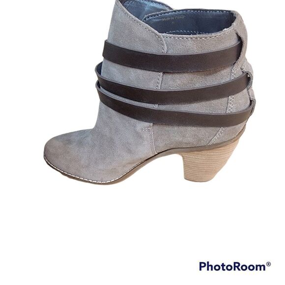 DV by Dolce Vita Suede Ankle Booties with Straps. Size 8.5. NWOT. - Picture 5 of 11